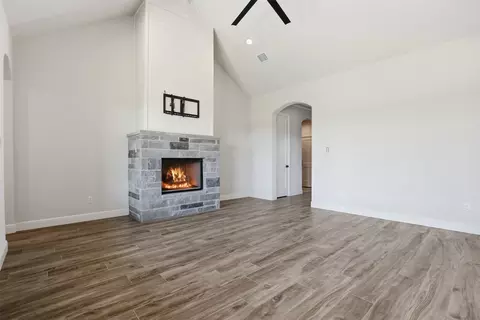 Living - 117 Eagle Ct, Rainbow, TX 76077 photo 4 of 5