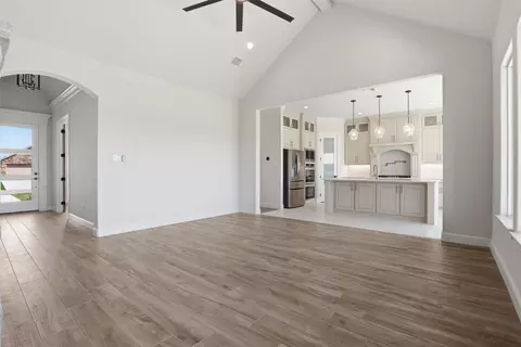 Living - 117 Eagle Ct, Rainbow, TX 76077 photo 5 of 5