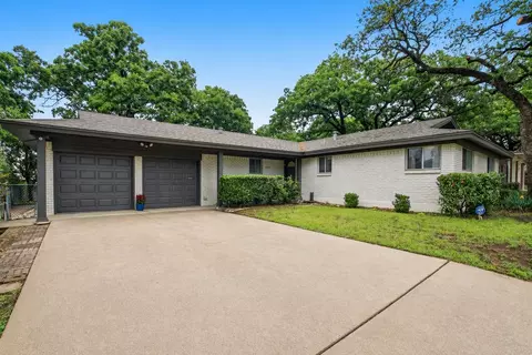 6425 Brentwood Dr, Fort Worth, TX 76112