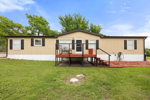 5821 Parkside Ct, Granbury, TX 76048