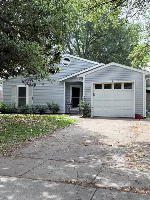 2104 Gen Forrest Dr, Bossier City, LA 71112