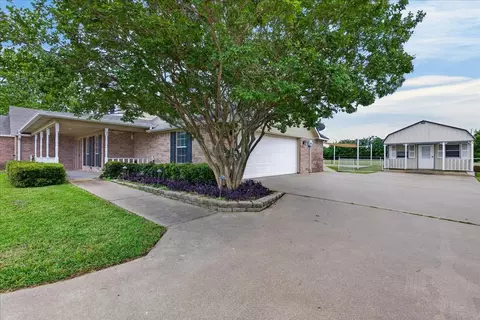 Exterior - 626 Eubank St, Mabank, TX 75147 photo 4 of 6