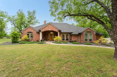 10008 Flight Plan Dr, Granbury, TX 76049