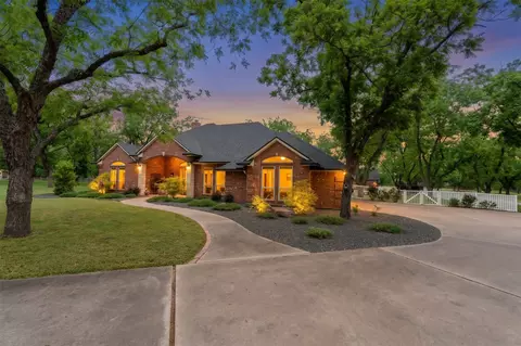 10008 Flight Plan Dr, Granbury, TX 76049