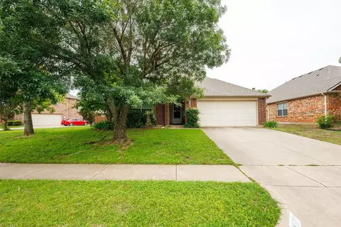 502 Reindeer Dr, Midlothian, TX 76065