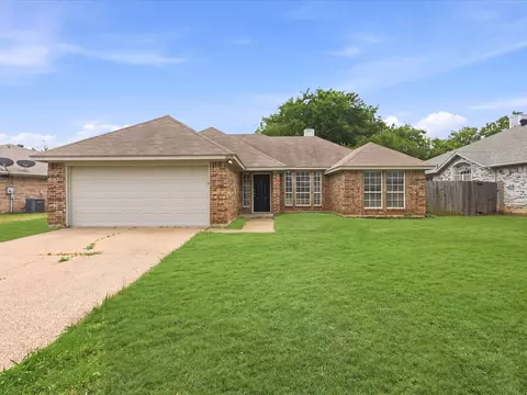 8040 Clear Brook Cir, Fort Worth, TX 76123