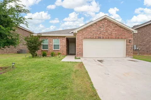 8 Glen Crossings Rd, Edgecliff Village, TX 76134