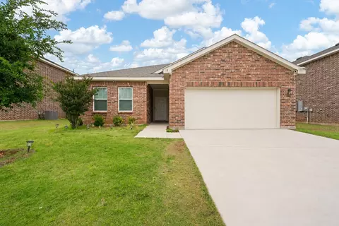 8 Glen Crossings Rd, Edgecliff Village, TX 76134