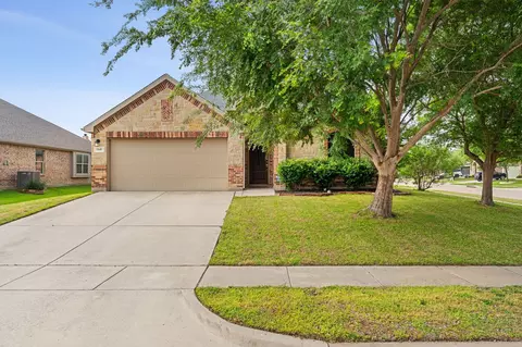 1341 Hearthstone Dr, Burleson, TX 76028