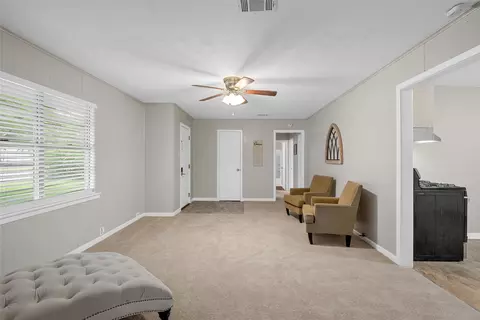 Living - 607 E Pine St, West, TX 76691 photo 2 of 3