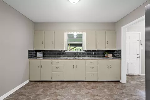 Kitchen - 607 E Pine St, West, TX 76691 photo 1 of 2