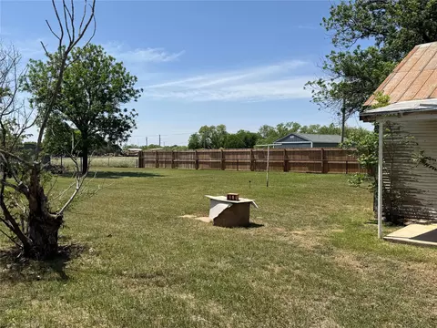 300 S 3rd St E, Haskell, TX 79521 photo 2