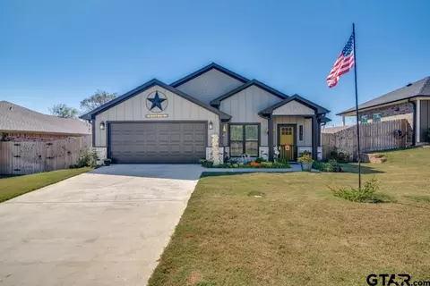 17409 Crossing Cir, Lindale, TX 75771