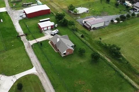 6005 Hawkeye Rd, Krum, TX 76249