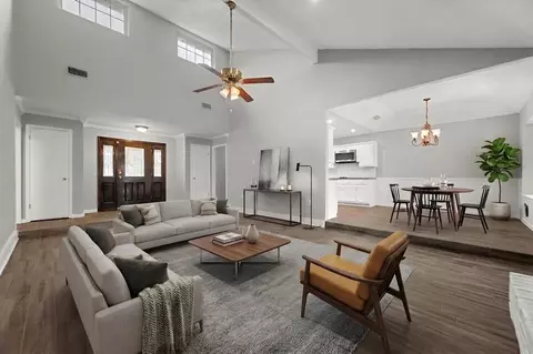 213 Meadowhill Dr, Benbrook, TX 76126