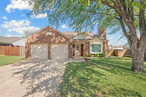 2621 Bayberry Ln, Euless, TX 76039