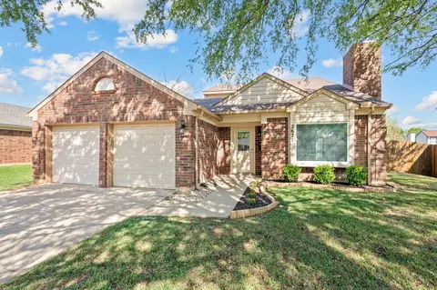2621 Bayberry Ln, Euless, TX 76039