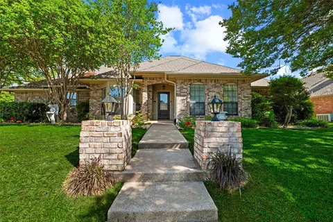 6004 Lakehurst Dr, Arlington, TX 76016