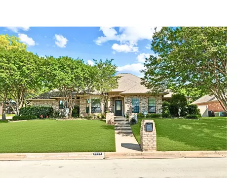 6004 Lakehurst Dr, Arlington, TX 76016