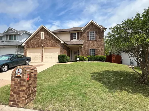10012 Long Rifle Dr, Fort Worth, TX 76108