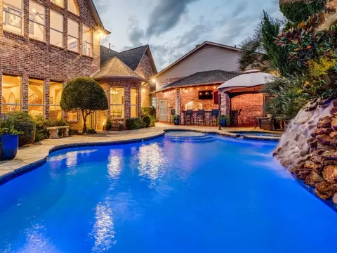 100 Bentwood Ct, Denton, TX 76210