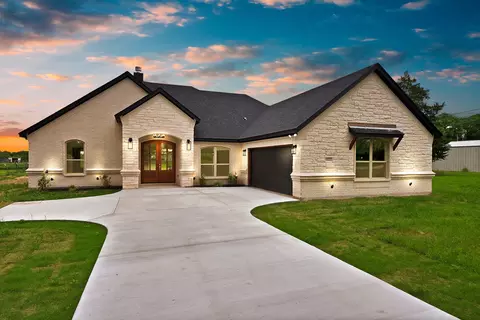 501 Harris Rd, Azle, TX 76020