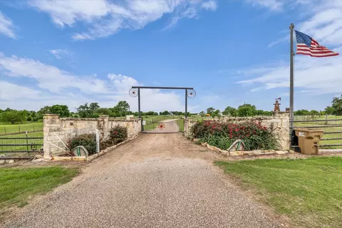 12912 Spring Valley Rd, Moody, TX 76557