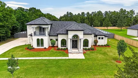 5768 Cross Lake Point Dr, Shreveport, LA 71107