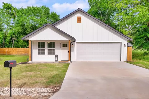 801 4th St, Cooper, TX 75432