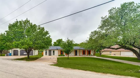 512 Grandview Dr, Granbury, TX 76049