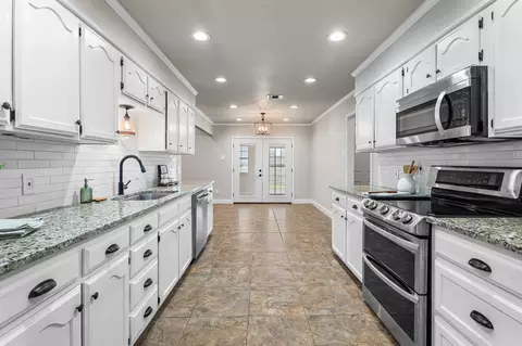 Entry Way - 1208 Dendron Dr, Hewitt, TX 76643 photo 6 of 7