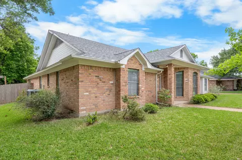 Exterior - 1208 Dendron Dr, Hewitt, TX 76643 photo 2 of 6