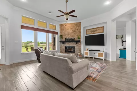 953 Prairie Timber Rd, Burleson, TX 76028