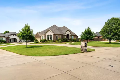 953 Prairie Timber Rd, Burleson, TX 76028