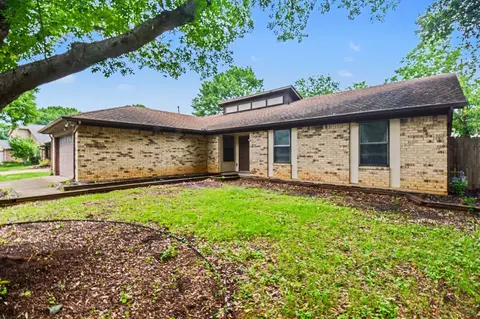 1562 Tiffany Forest Ln, Grapevine, TX 76051