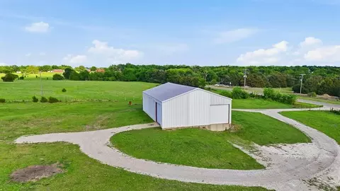 2301 Private Road 1179, Celeste, TX 75423 photo 11