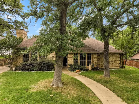 821 Red Oak Dr, Mansfield, TX 76063