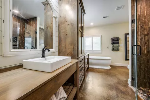 Bath - 1458 Jim Harry Loop, Sunset, TX 76270 photo 1 of 6