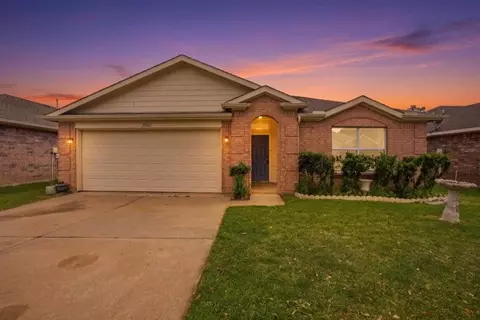 8424 Horse Whisper Ln, Fort Worth, TX 76131