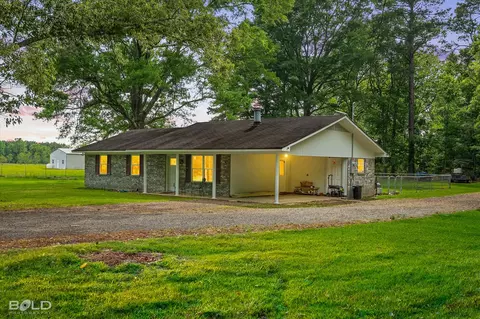 186 Hughes Rd, Coushatta, LA 71019