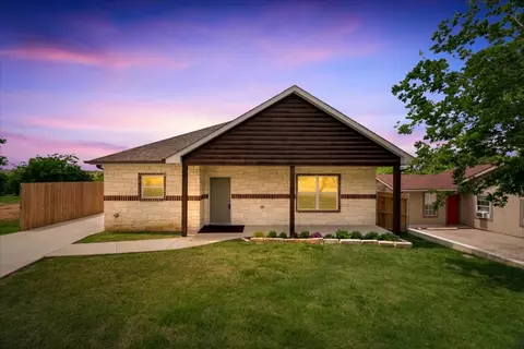 3105 N Pecan St, Fort Worth, TX 76106