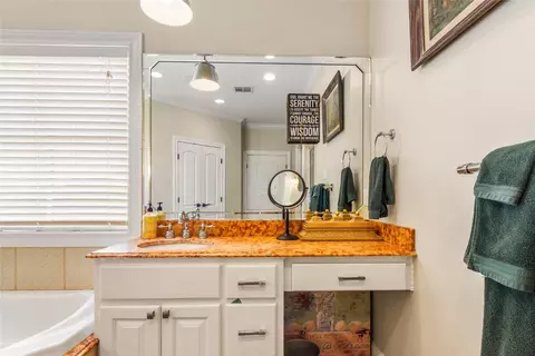 Bath - 40 Enclave Ct, Waco, TX 76708 photo 2 of 5