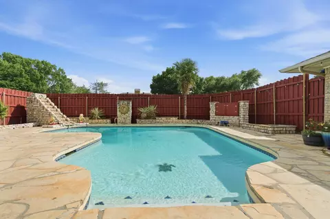 1025 Hampshire Ln, Carrollton, TX 75007