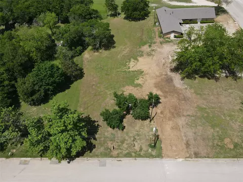1617 Belcher Ave, Gainesville, TX 76240