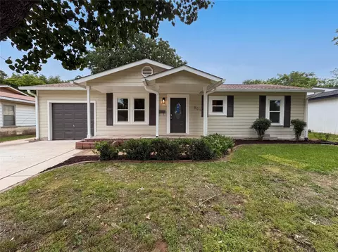 801 Cannon Dr, Euless, TX 76040