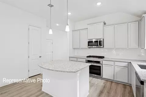 Kitchen - 4372 Biddle St, Midlothian, TX 76065 photo 3 of 4