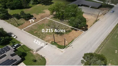 701 Fair Ave, Gainesville, TX 76240