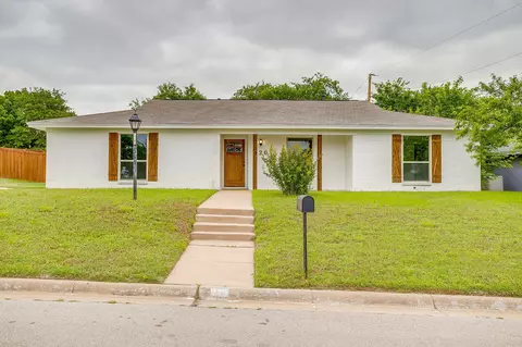 220 Rolling Hills Dr, Aledo, TX 76008