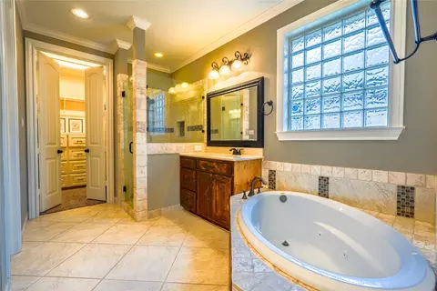 Bath - 2212 Nicholas, Waco, TX 76712 photo 2 of 7