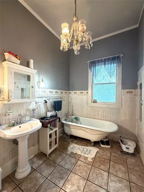 Bath - 12414 Rock Creek Rd, Waco, TX 76708 photo 1 of 3